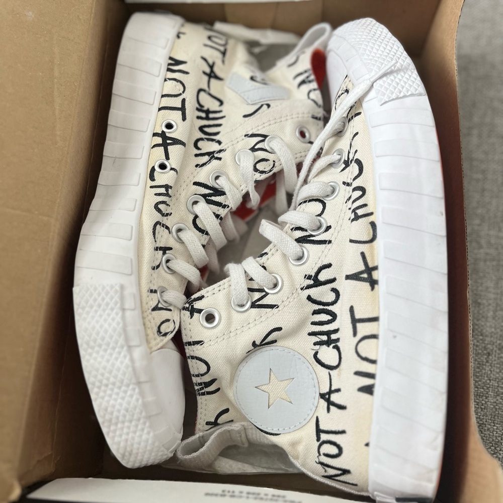 Converse men size 8 previously loved